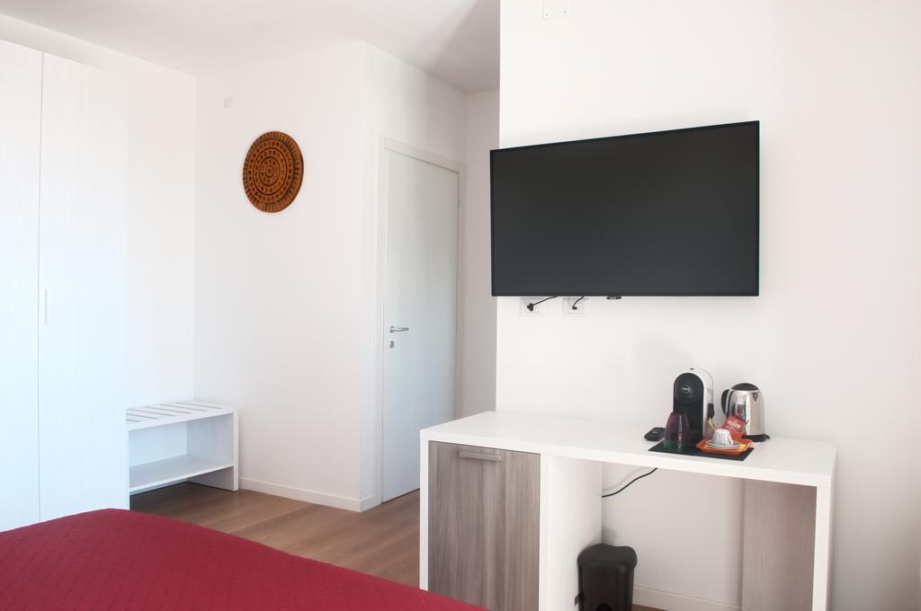 Four Rooms Guesthouse Ористано Экстерьер фото